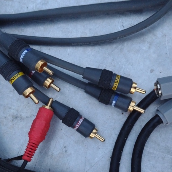 Assorted Audio and Video Cables - Picture 3 of 6